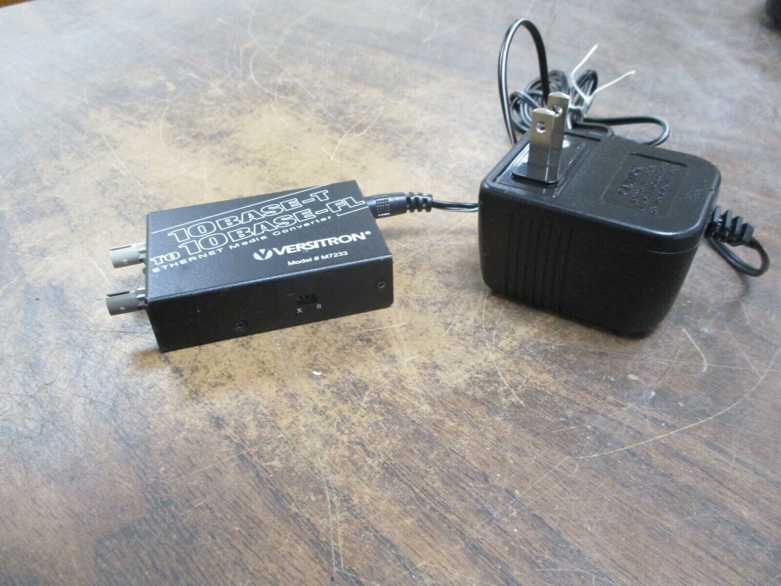 Versitron 10Base-T to 10Base-FL Ethernet Media Converter M7233 Used