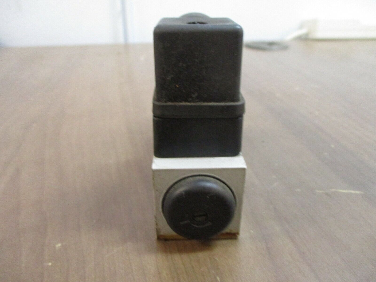 Festo Vacuum Switch VPEV-1/8 250VAC 125VDC -3 - -15PSI Used