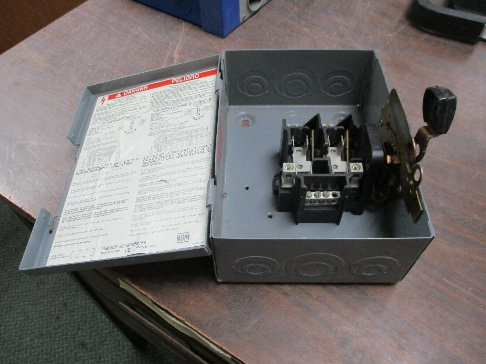 Square D Non-Fusible Safety Switch/Disconnect D221N 30A 240V 60Hz Used
