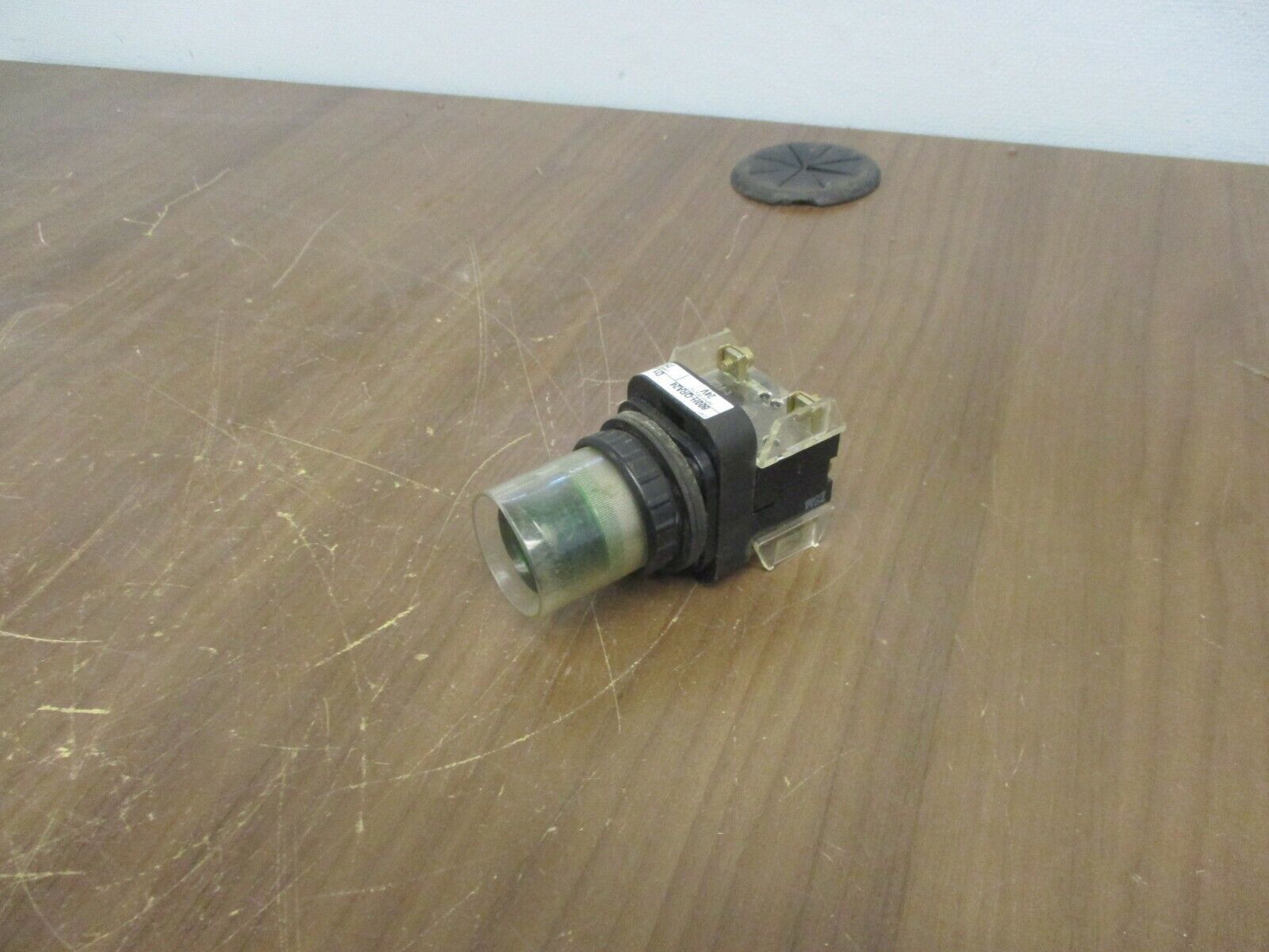 Allen-Bradley Illuminated Push Button 800H-QRA24 D1 Ser. F Type 4,4X,13 24V Used