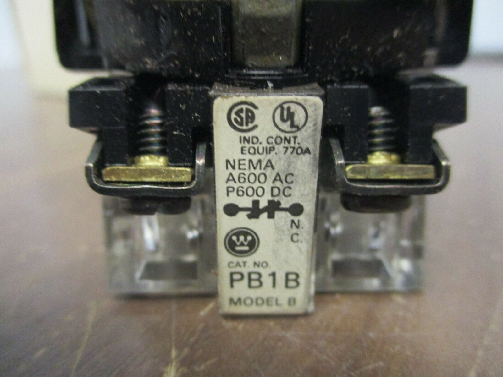 Westinghouse Oil-Tite 2-Position Maintained Push Button PB1CBRAB Red Cap