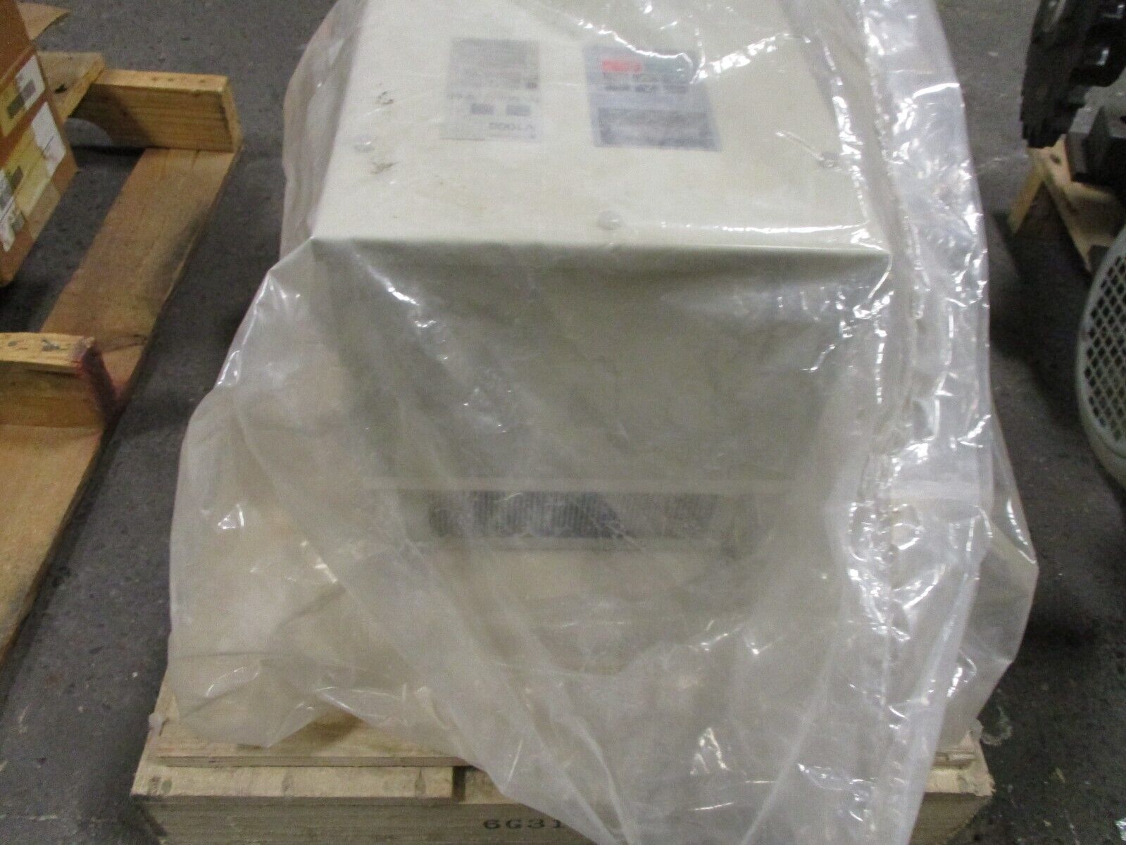 Yaskawa V1000 AC Drive CIMR-VU4A0018GAA 10HP 400V 3Ph 17.5/14.8A Nema 4X / IP66