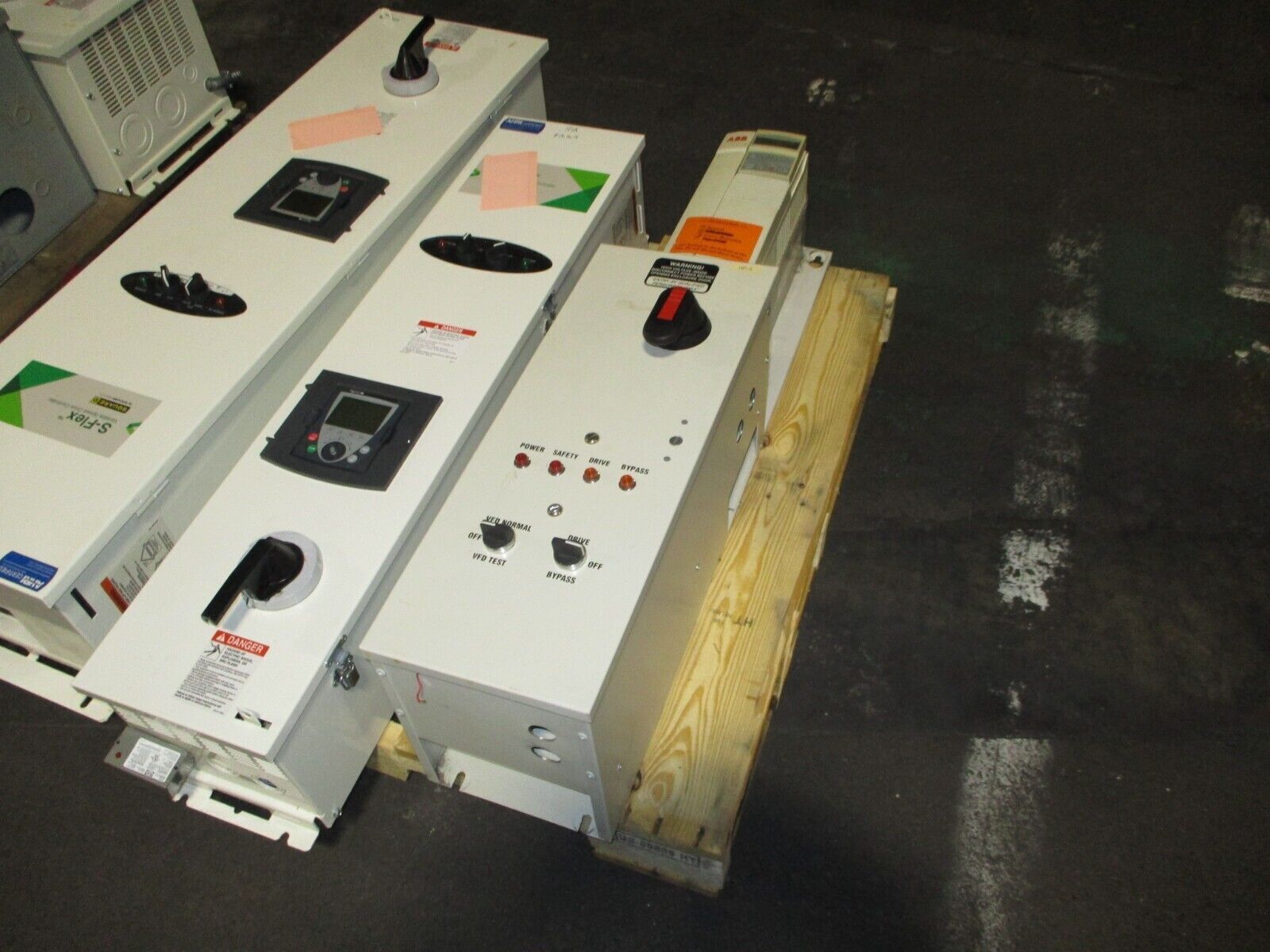 ABB ACH401 AC Drive w/ Bypass ACH401600932 10HP 3Ph w/ Keypad Used