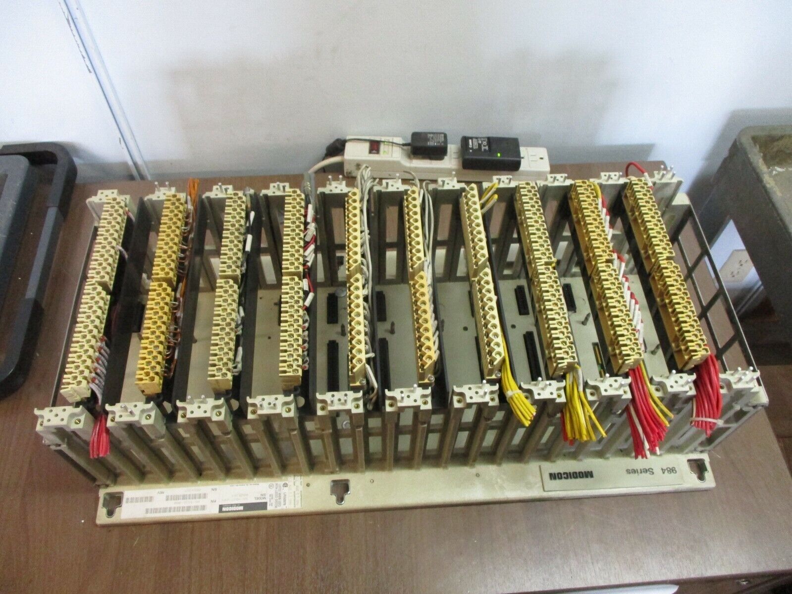 AEG Modicon AS-H827-209 PLC Rack AS-9536-000 Used