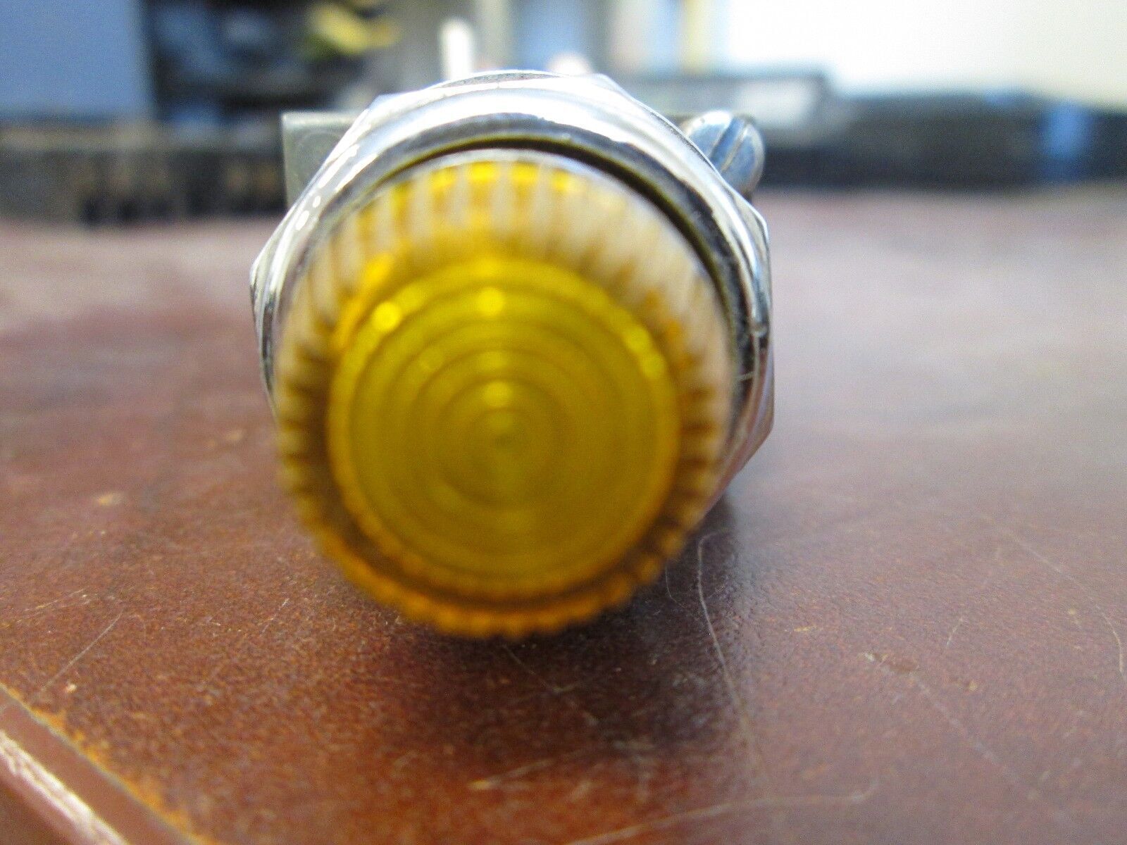 Cutler-Hammer Oiltight Pilot Light E29TA1 120V 755 Lamp Used