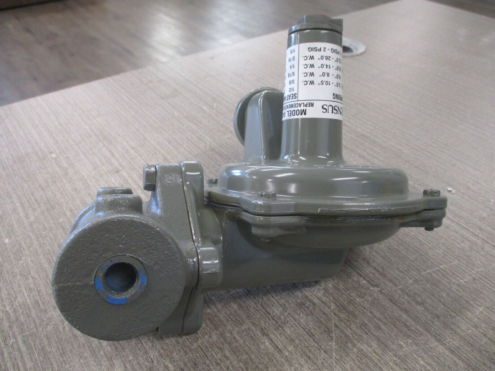 Senus Gas Regulator 043-B 30 PSI 3/8" Seat *No Box* New Surplus