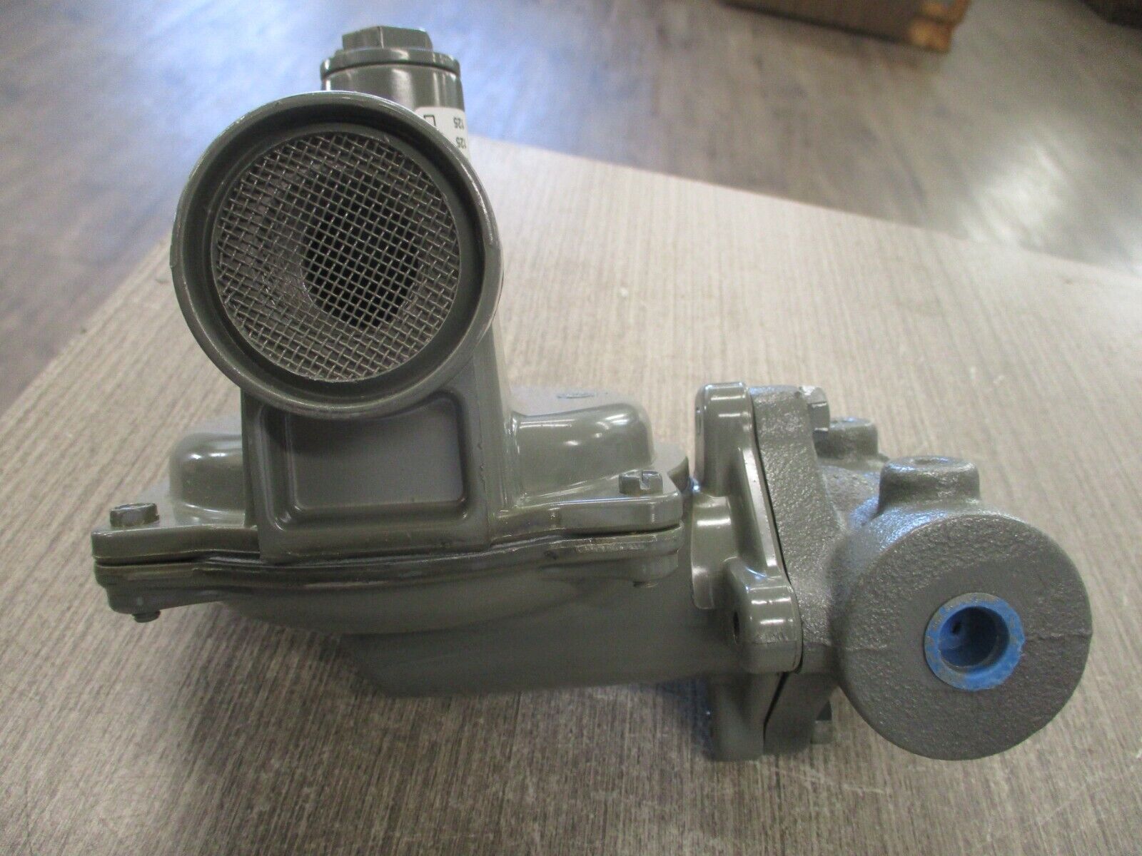 Senus Gas Regulator 043-B 30 PSI 3/8" Seat *No Box* New Surplus