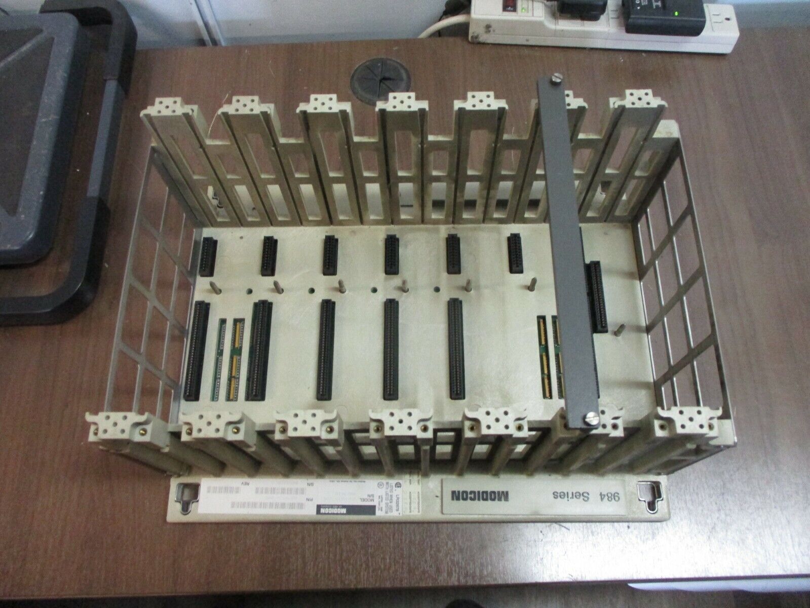 AEG Modicon AS-H819-209 PLC Rack AS-9534-002 Used