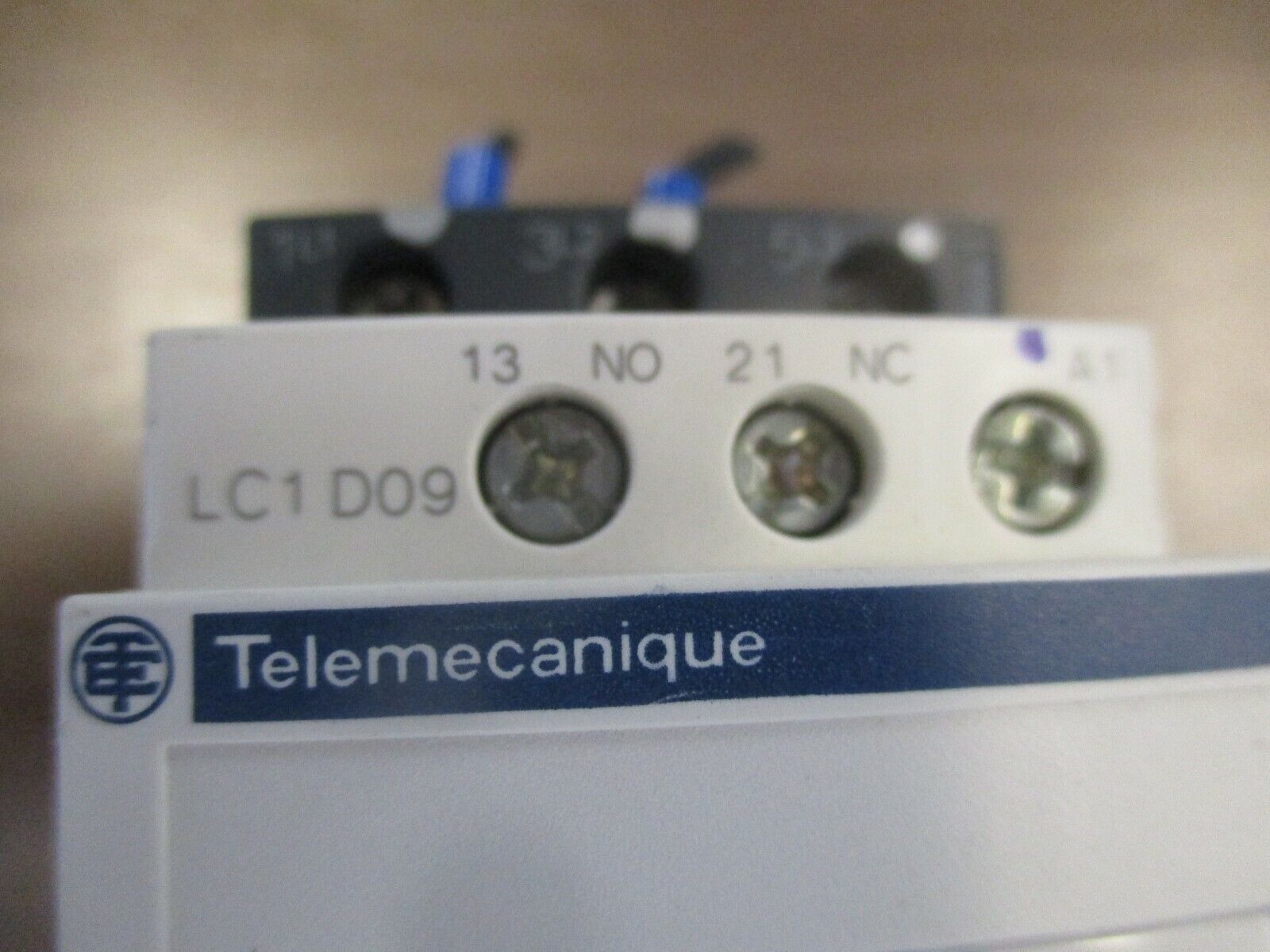 Schneider Electric Contactor LC1 D09 120V Coil 25A 600V Used