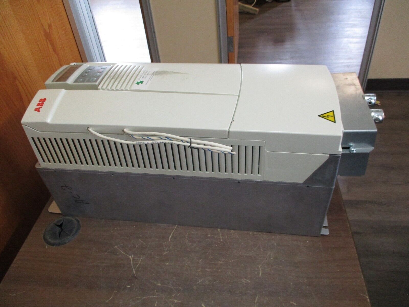 ABB ACH 401 AC Drive ACH401601632 20HP 3Ph w/ Keypad Used