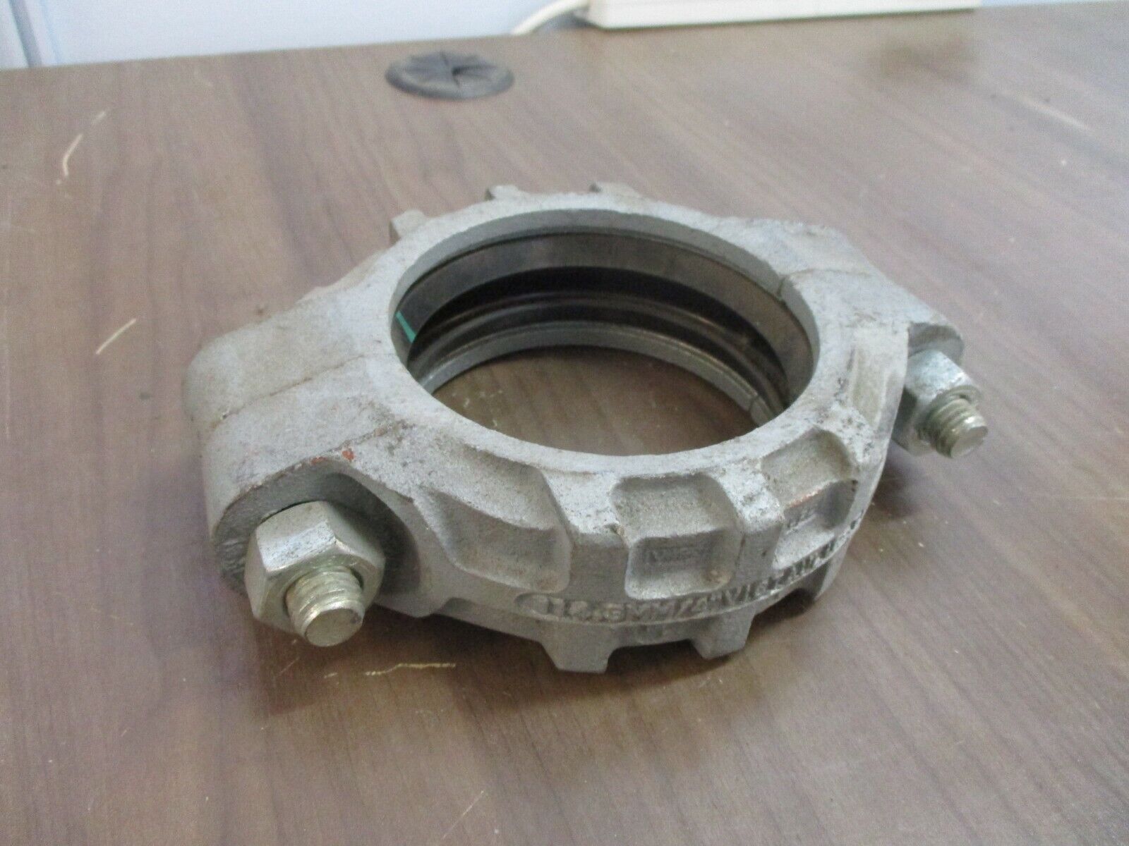 Victaulic Pipe Coupling 4/114.3-77 4" Pipe Used