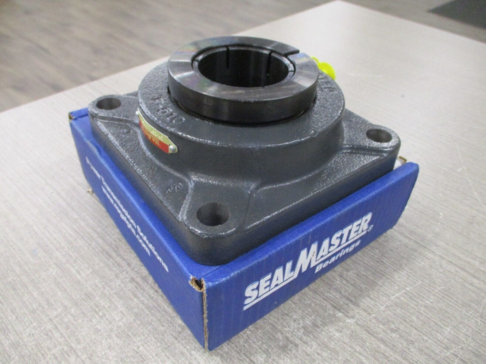 SealMaster Skwezloc Gold Line Flange Bearing SF-35T 2 3/16" New Surplus