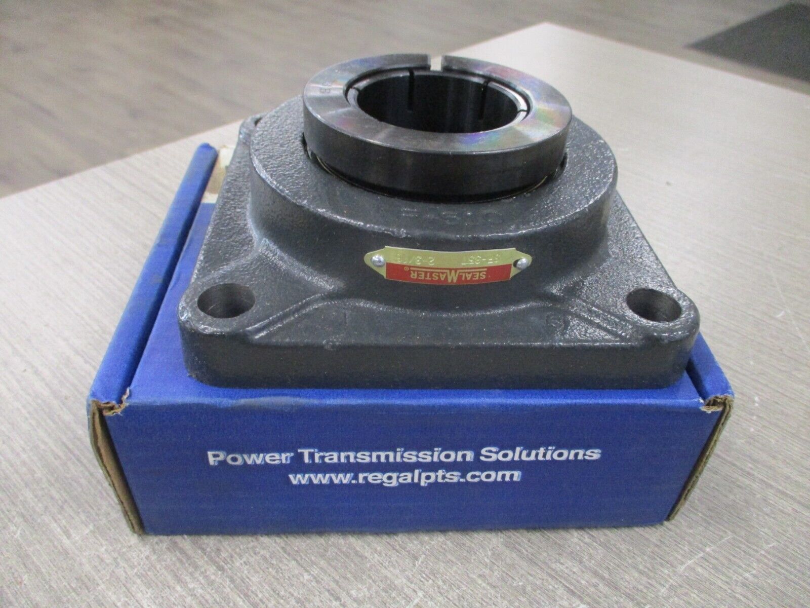 SealMaster Skwezloc Gold Line Flange Bearing SF-35T 2 3/16" New Surplus