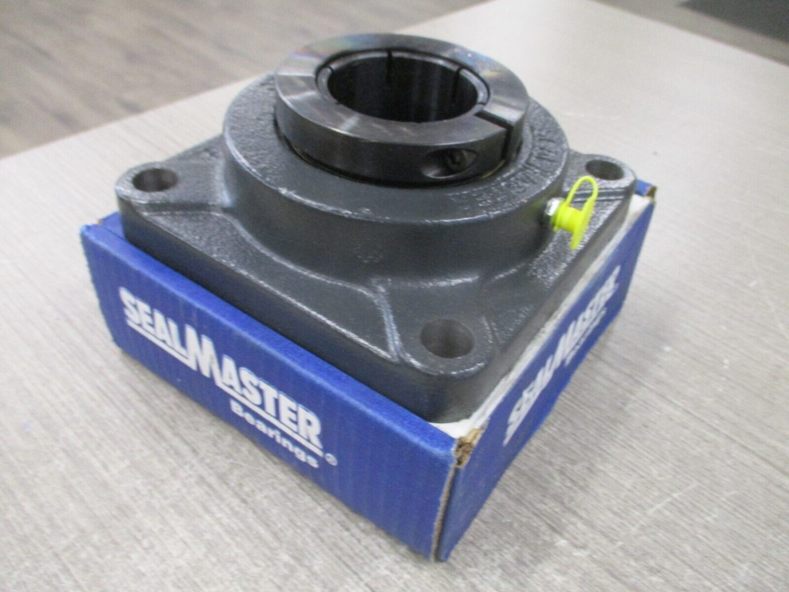 SealMaster Skwezloc Gold Line Flange Bearing SF-35T 2 3/16" New Surplus