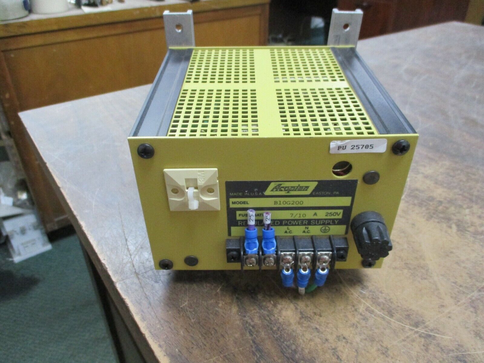 Acopian Regulated Power Supply B10G200 Used