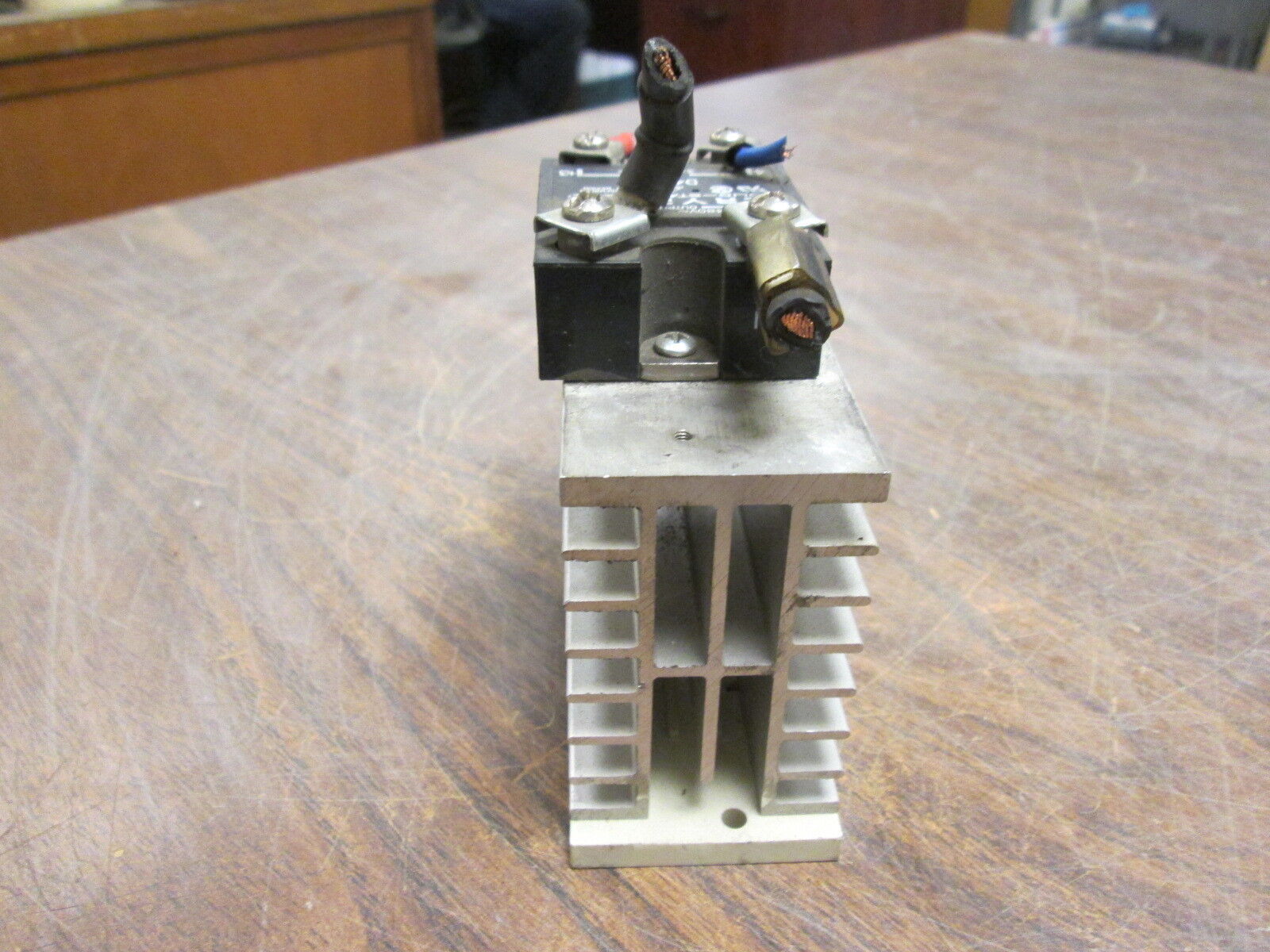 Crydom Solid State Relay D4850 w/ Heatsink Input: 3-32V Output: 280/480V 50A