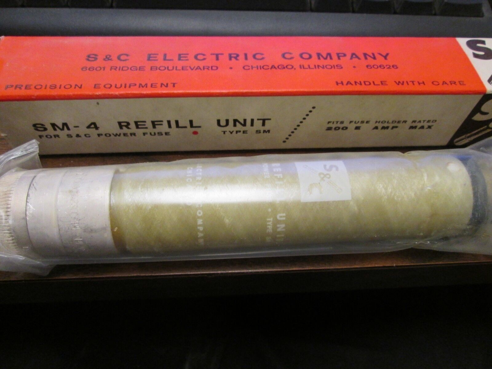 S&C SM-4 Power Fuse Refill Unit 252300-R4 14.4KV 200A Used