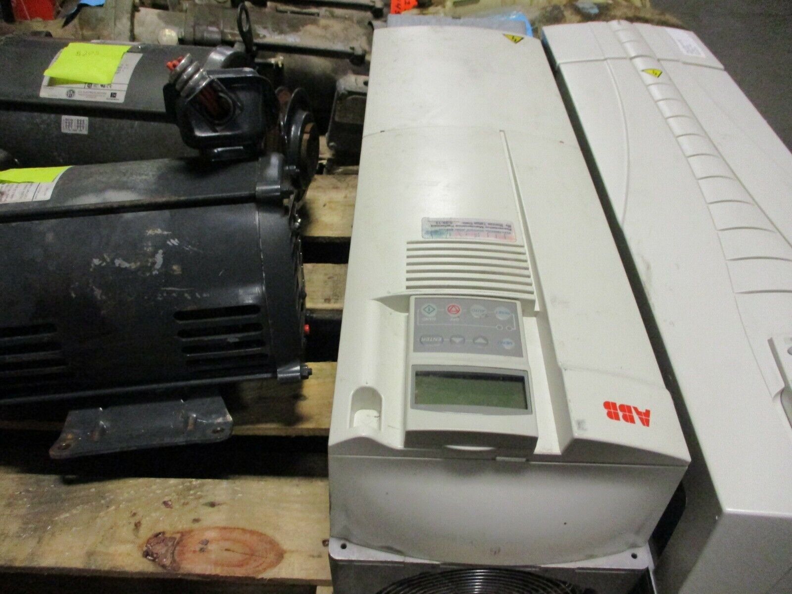 ABB ACH401 AC Drive ACH401602532 30HP 3Ph w/ Keypad Used