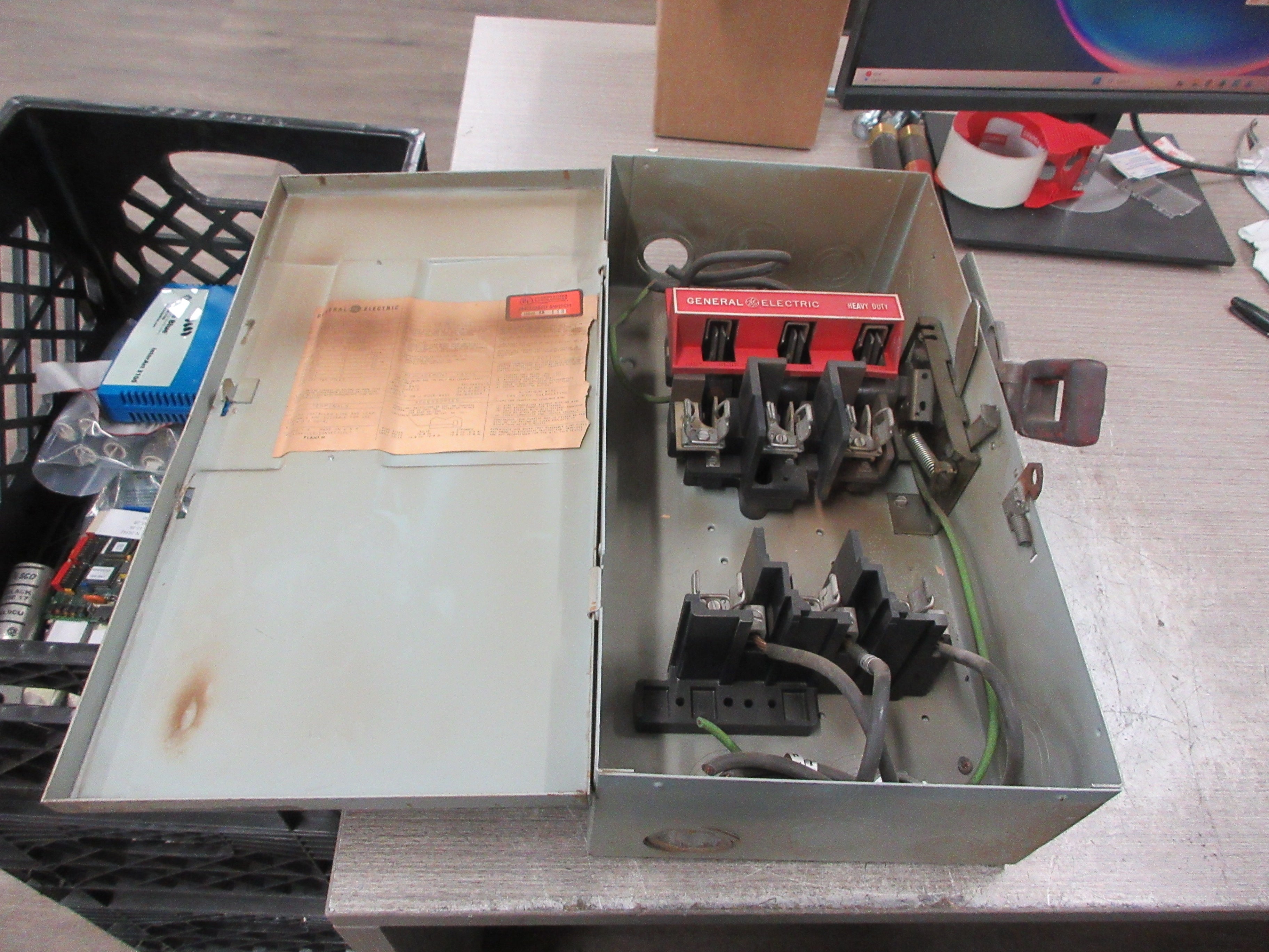 GE Fusible Safety Switch / Disconnect TH3362 MOD 4 60A 600V 3P Used