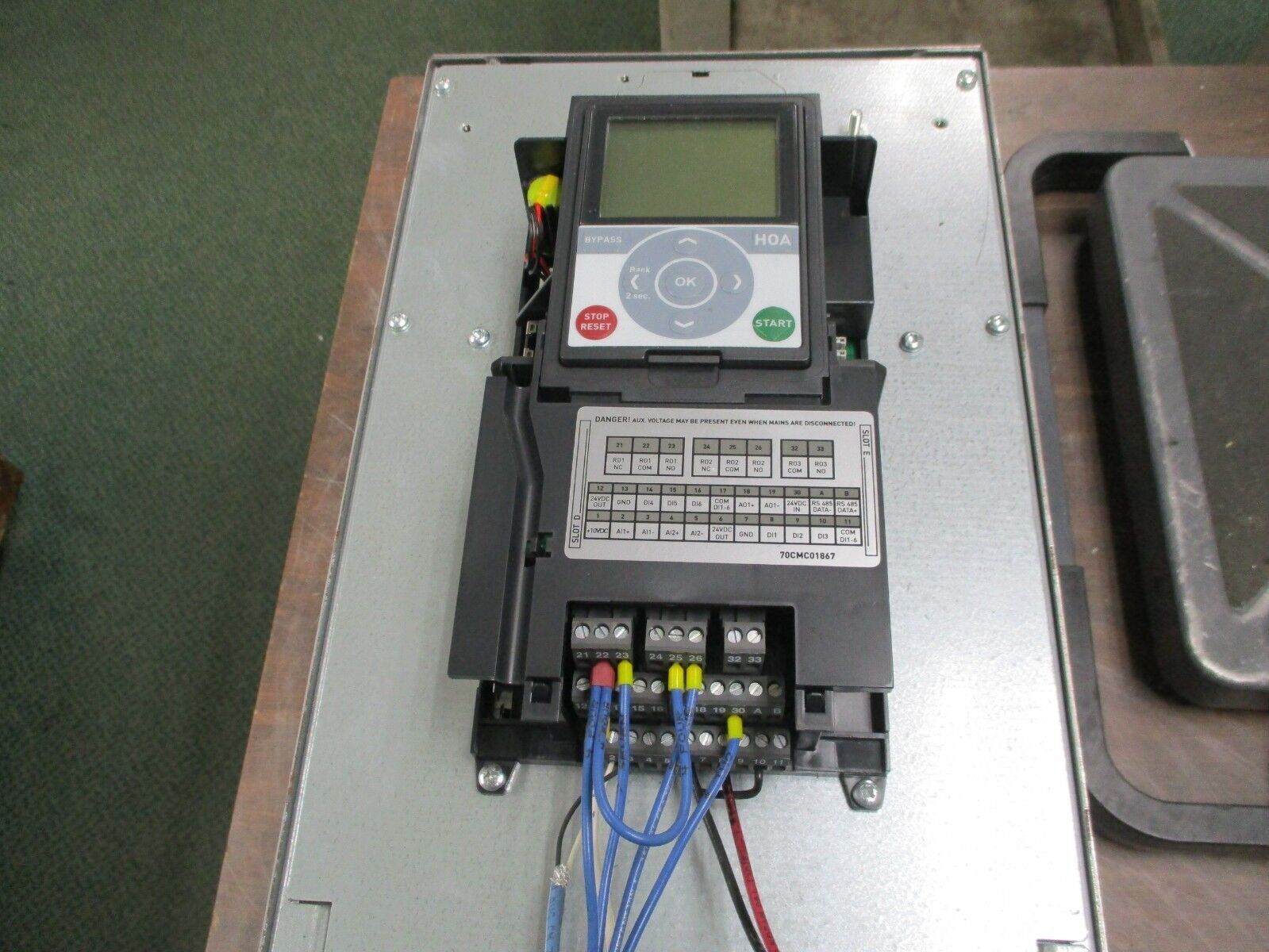 Johnson Controls AC Drive VS072410B-00000 50HP 3Ph *No Cover* Used