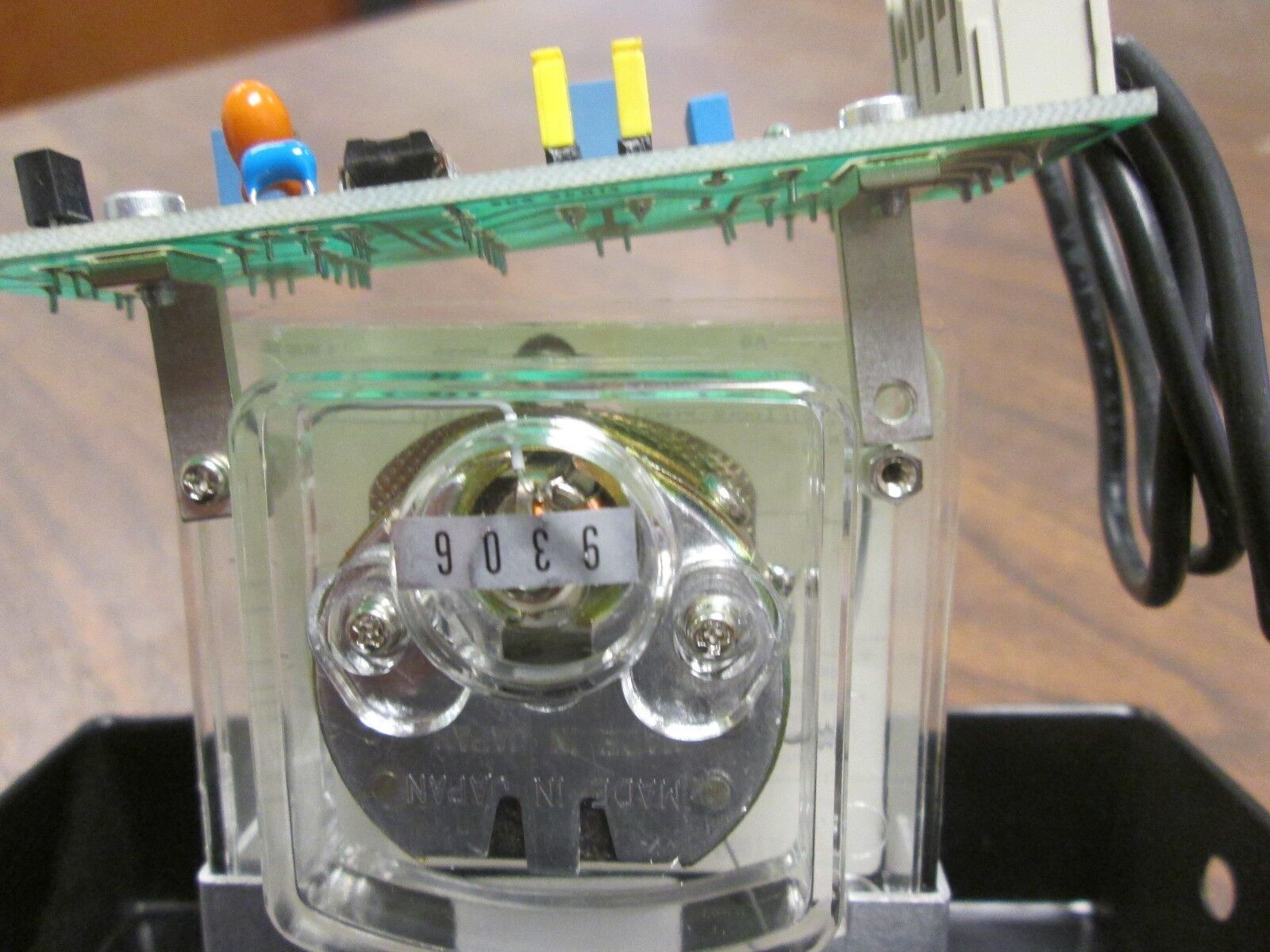 SCS Indicator EM1A-H90 0...20V *Missing Screw* Used