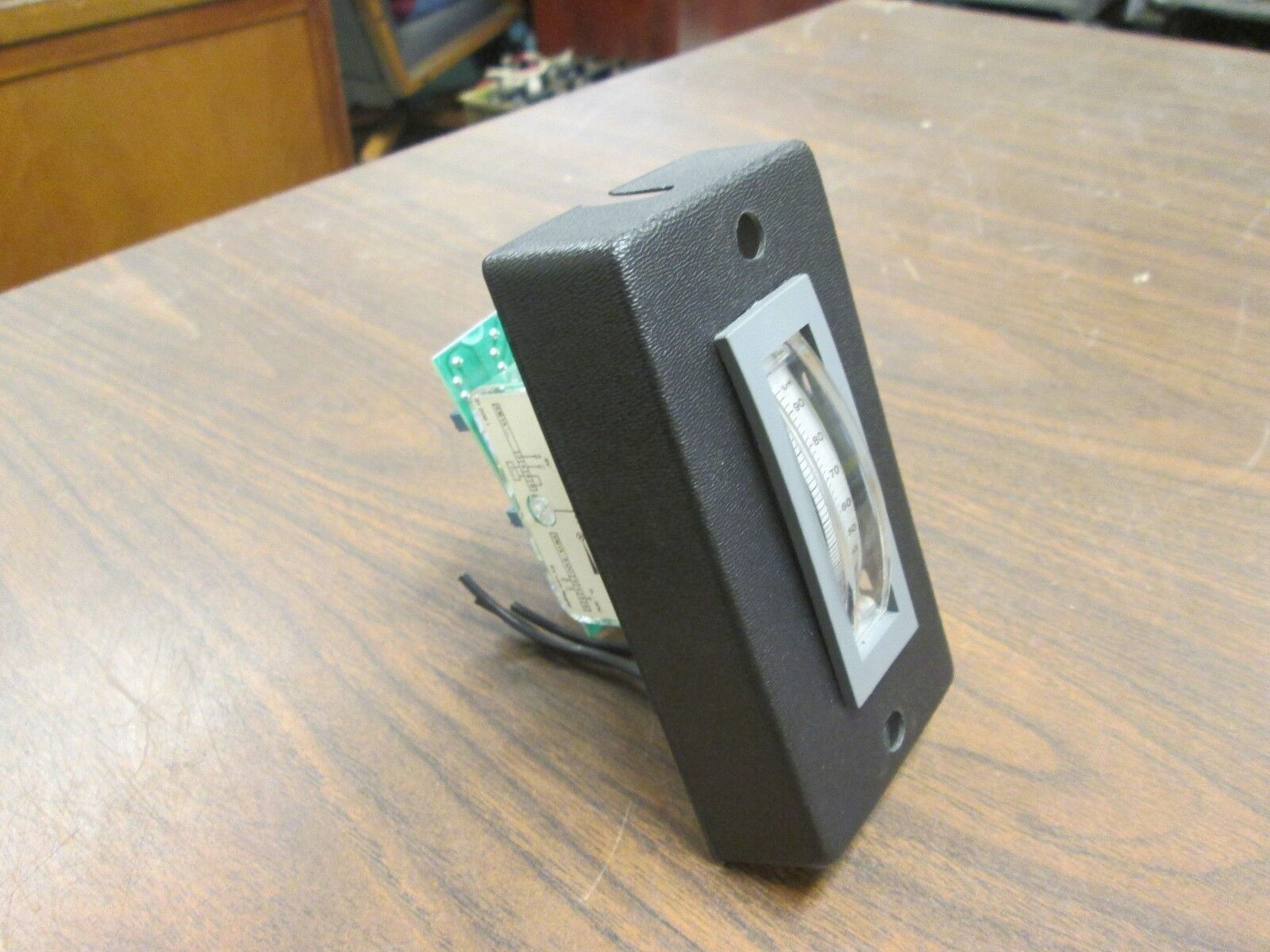 SCS Indicator EM1A-H90 0...20V *Missing Screw* Used