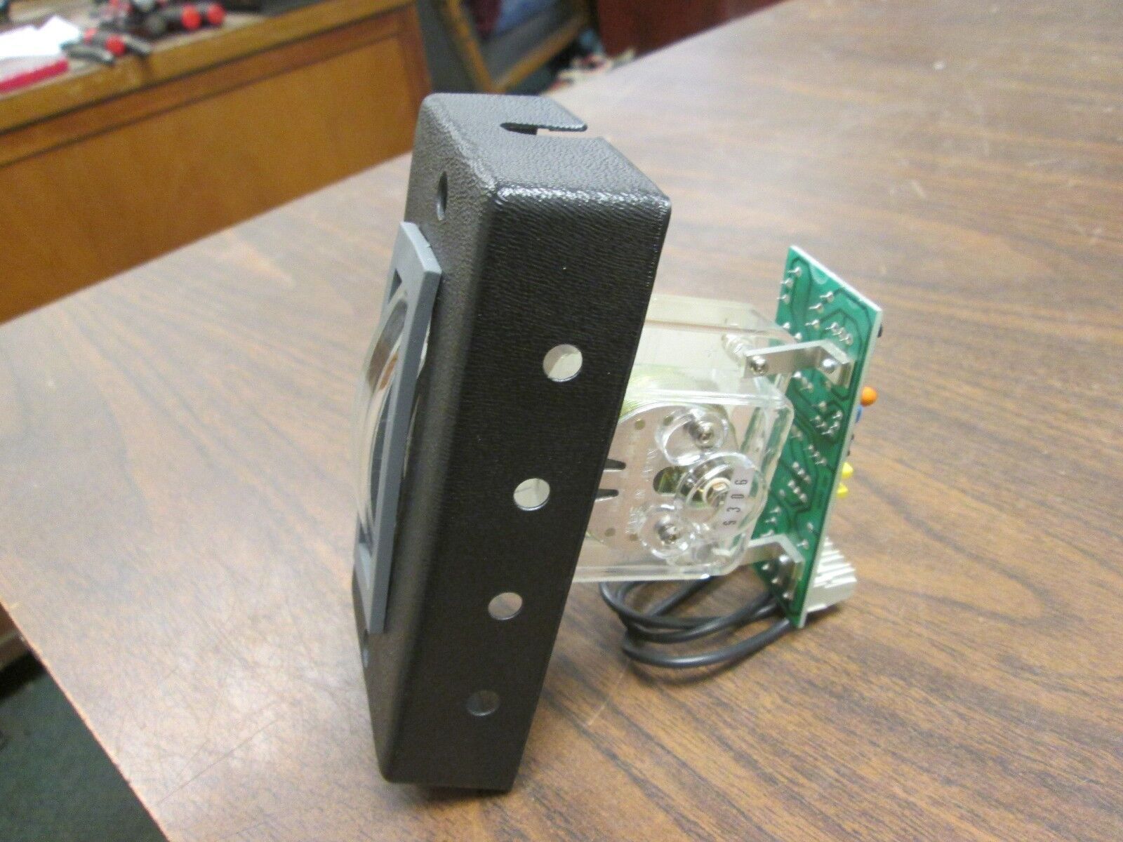 SCS Indicator EM1A-H90 0...20V *Missing Screw* Used