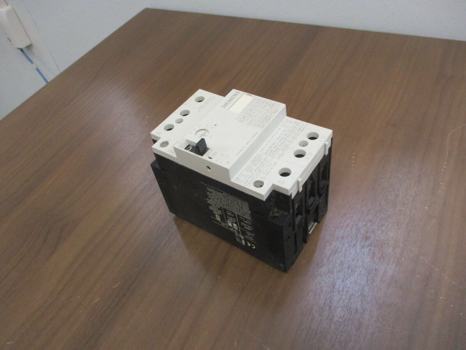 Siemens Manual Starter 3VU1600-1MN00 Trip: 16-25A Used