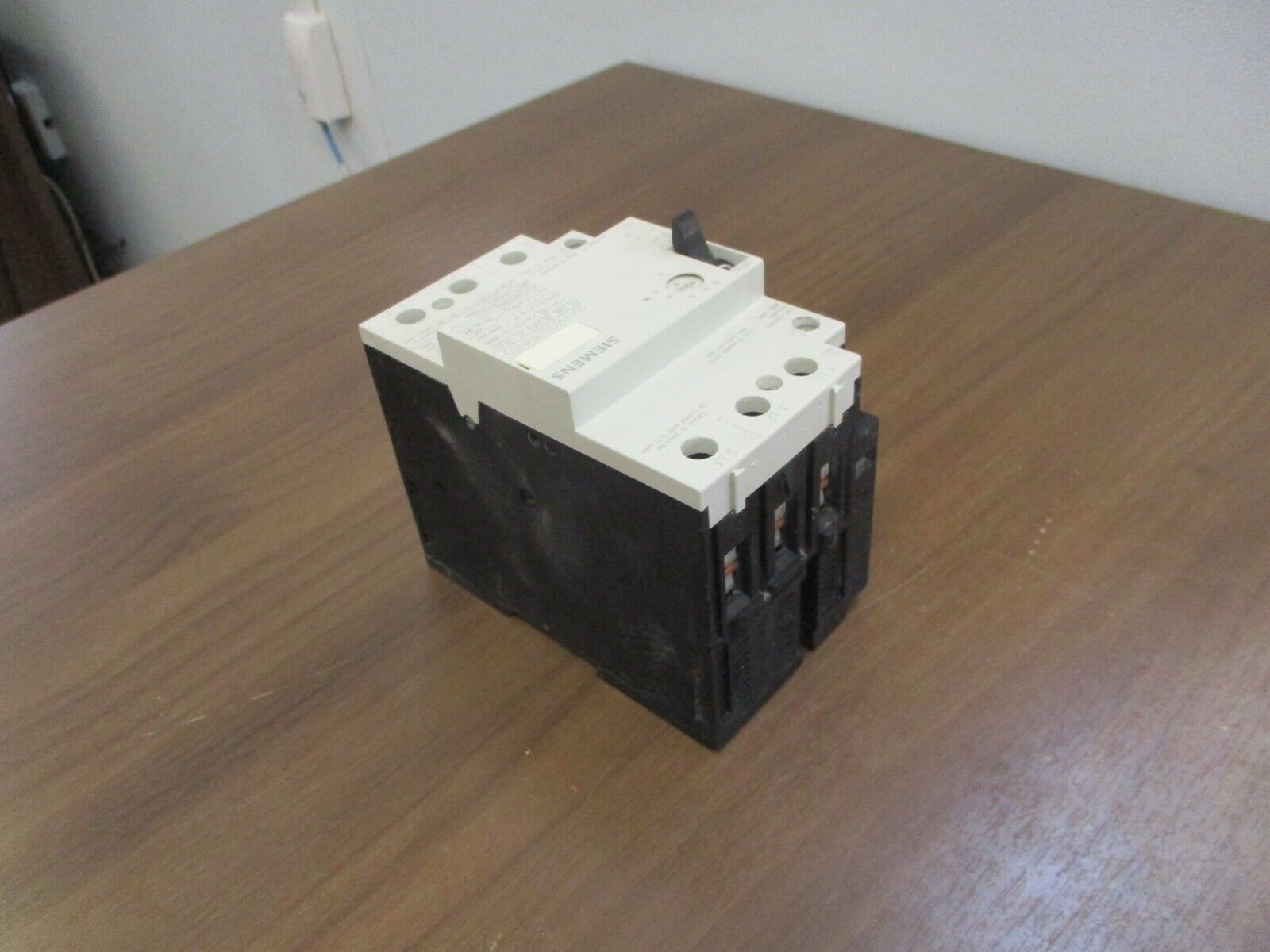 Siemens Manual Starter 3VU1600-1MN00 Trip: 16-25A Used