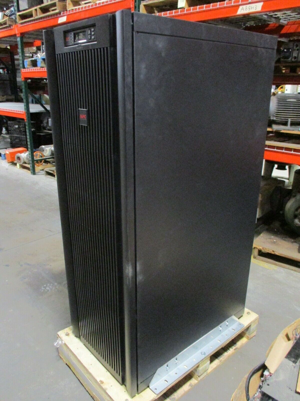 APC Smart UPS SUVT30KF3B4S 21.6Ah 30kVA 24kW 208/220V 3 Batteries Used