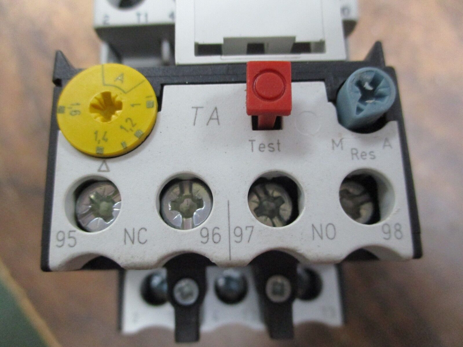 Allen-Bradley Starter 100-C09*10/193-TAB16 120V Coil 25A 600V Trip: 1-1.6A Used