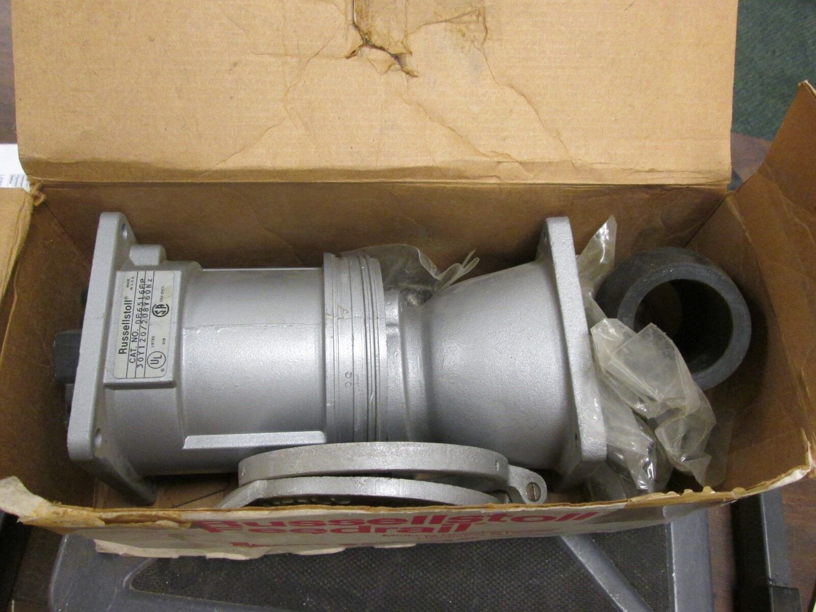RussellStoll Receptacle DF6516FP 30A 120/208V 3P 5W New Surplus