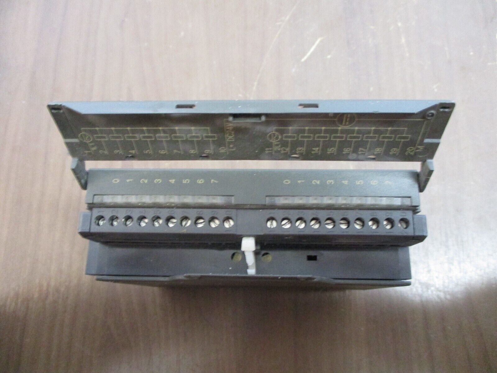 Siemens Simatic S7 Digital Output Module 6ES7 322-1HH01-0AA0 24VDC/240VAC Used