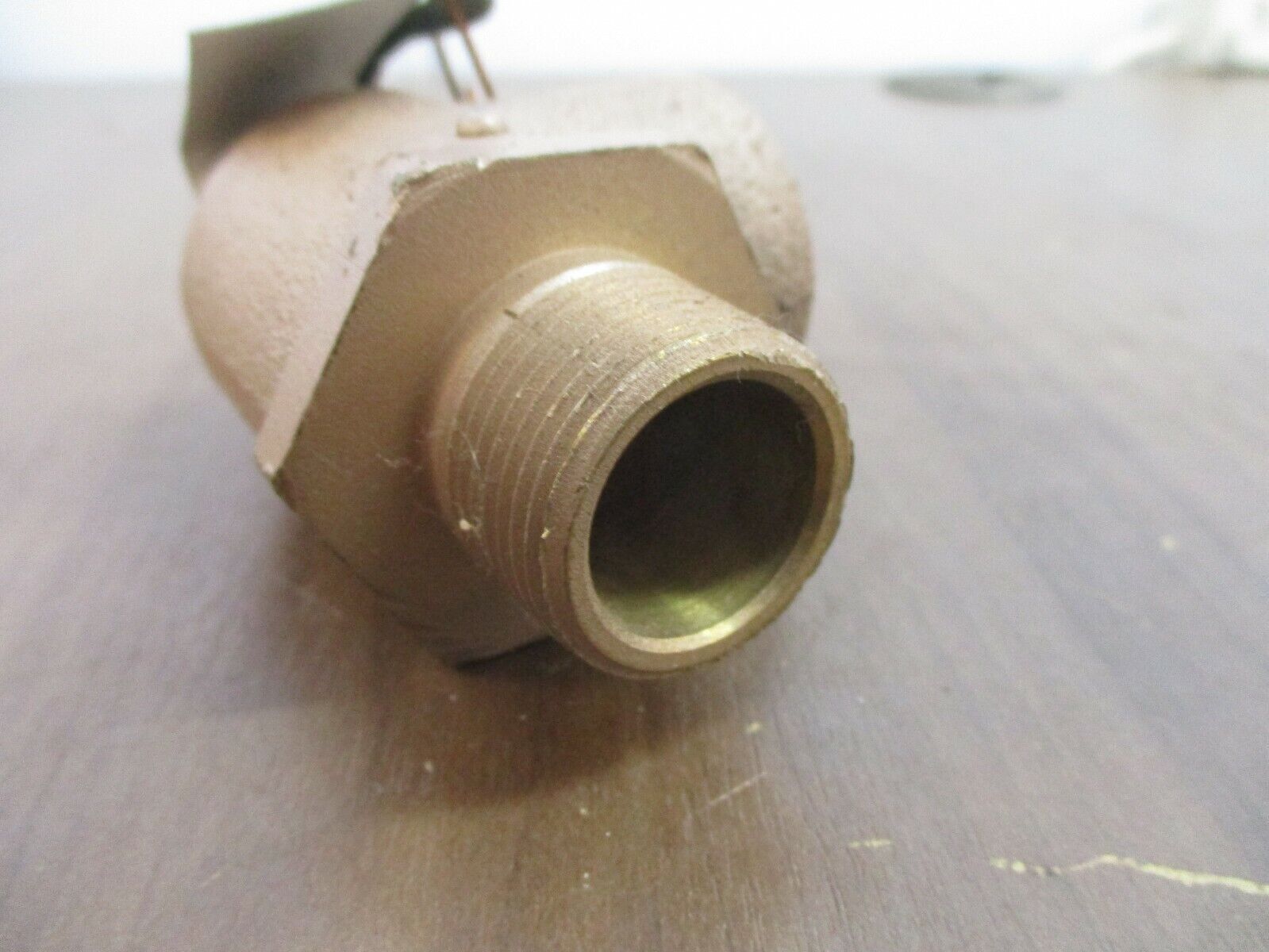 Watts Valve 415-Z Size: 3/4" Set: 15 PSI Capacity: 450 lbs / Hr Used