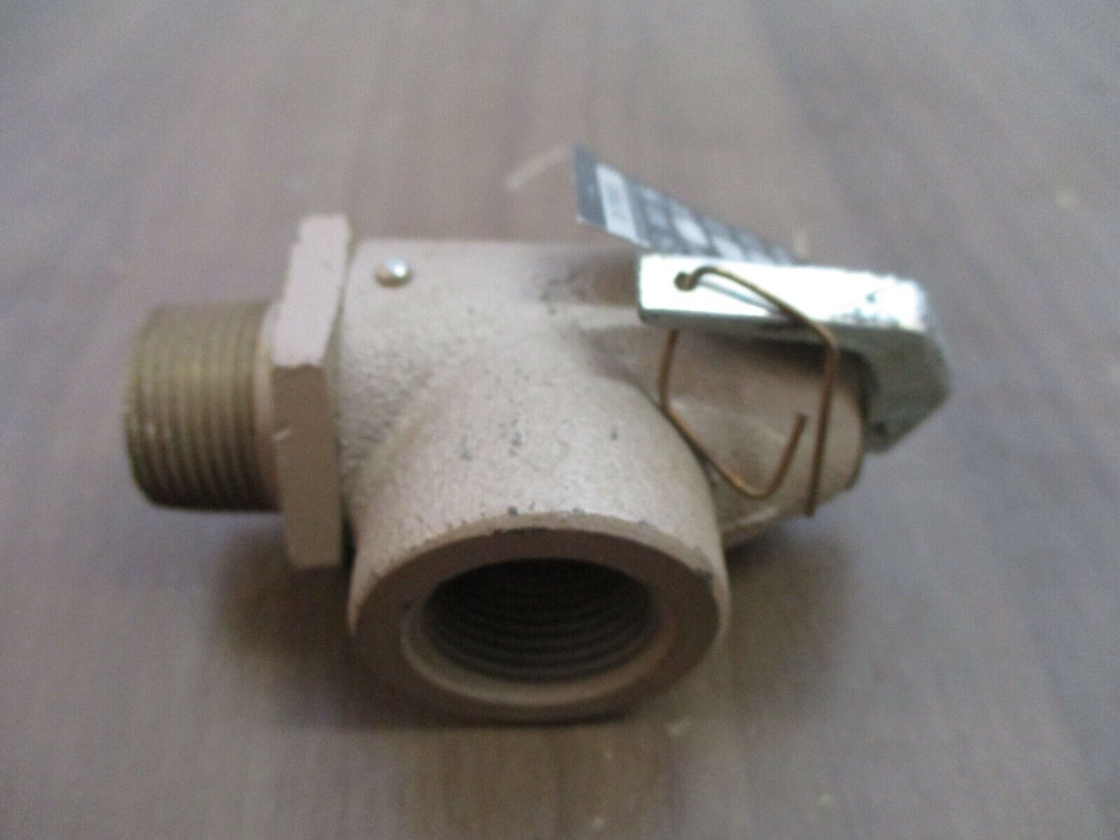 Watts Valve 415-Z Size: 3/4" Set: 15 PSI Capacity: 450 lbs / Hr Used