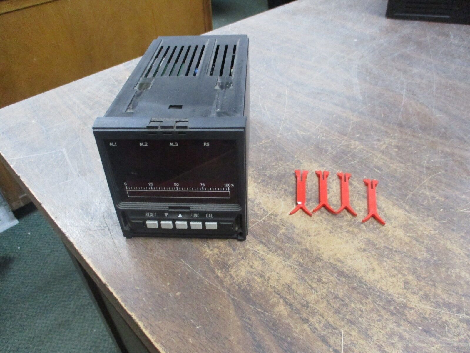 Dynisco Pressure Indicator/Transmitter UPR690SC-RS422 120/240VAC Used