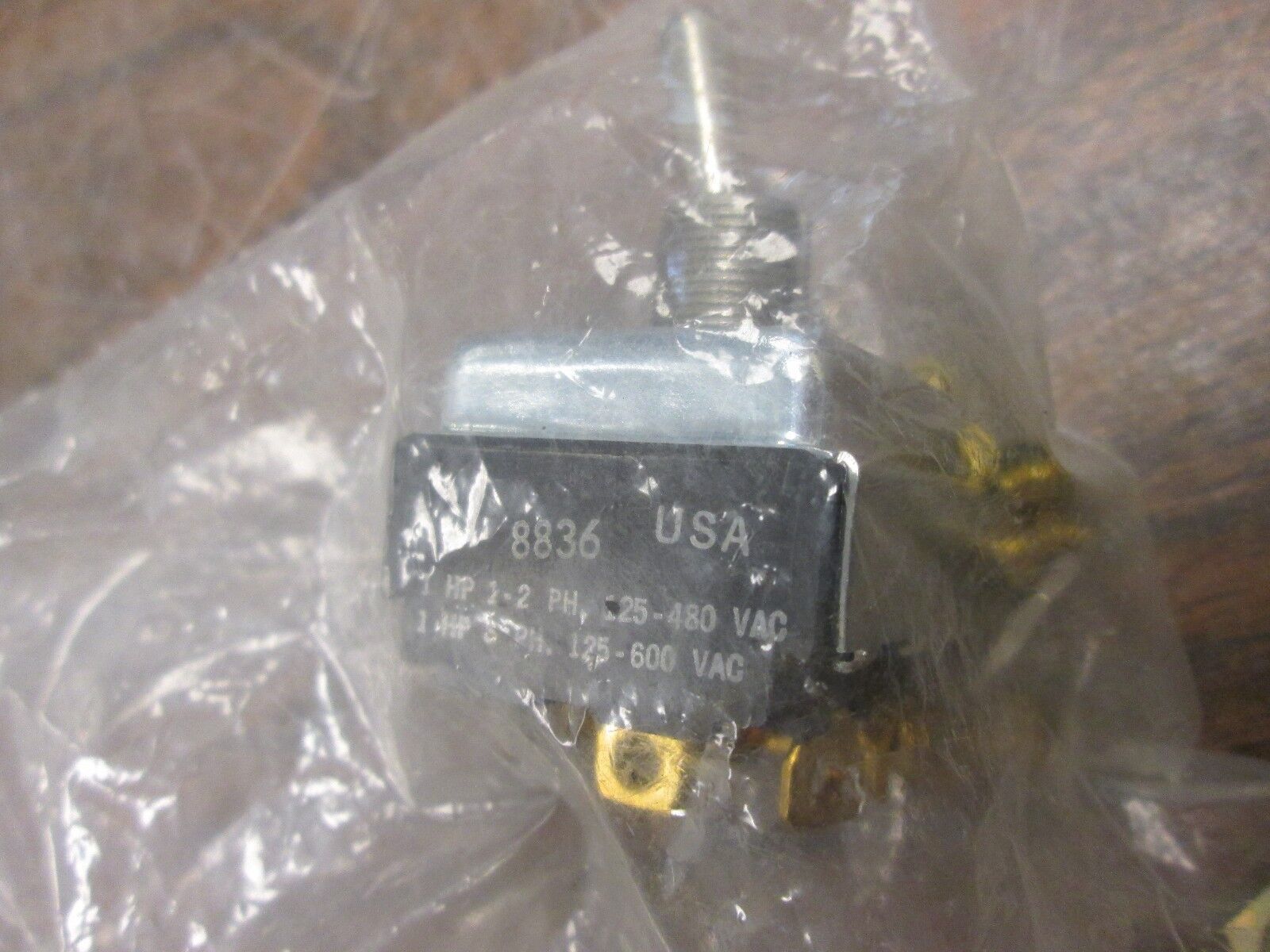 Cutler-Hammer Toggle-Switch 8836 10A @ 250VAC 15A @ 125VAC New Surplus