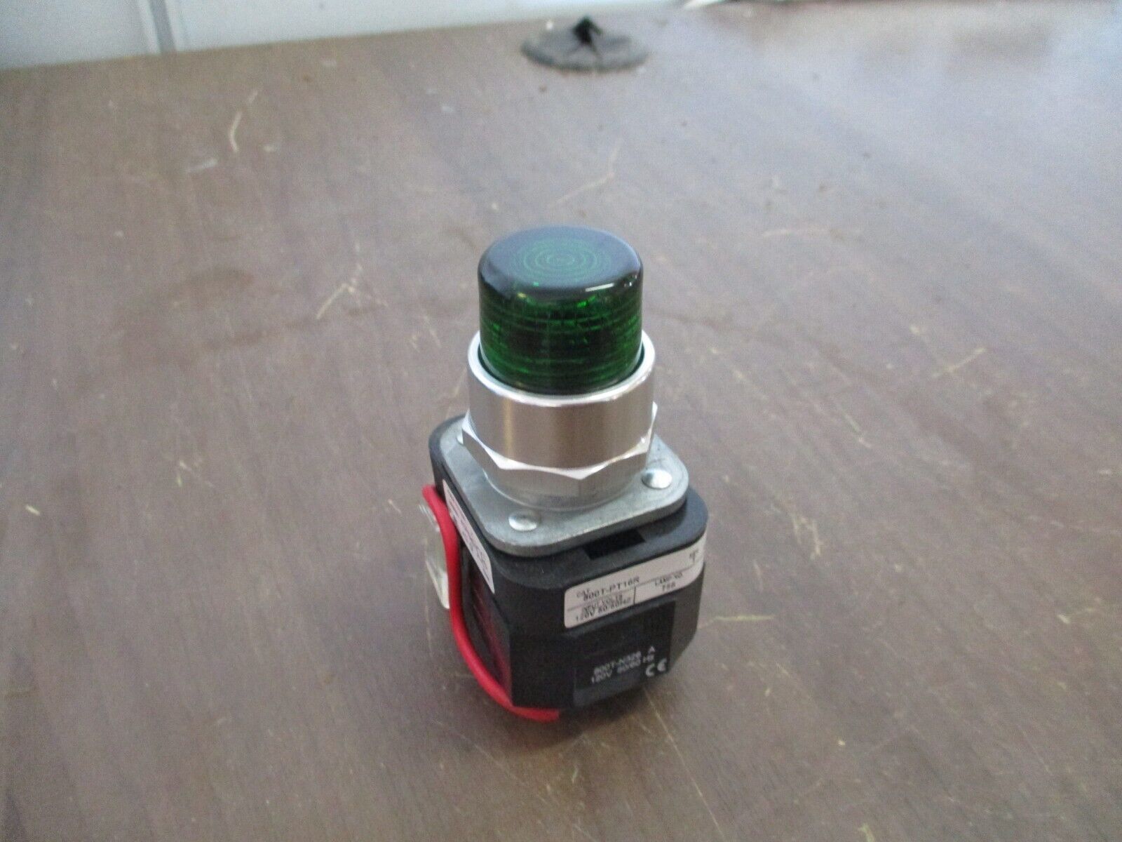 Allen-Bradley Illuminated Push Button 800T-PT16R Ser. T Green 120V 50/60Hz Used