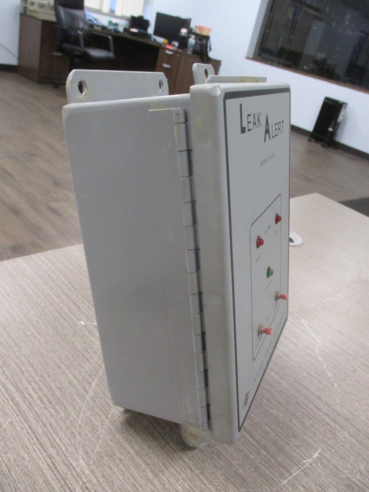 USD Leak Alert Alarm Panel LA-02 115VAC 20W Used