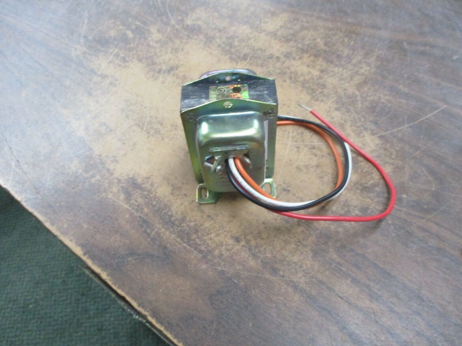 Honeywell Transformer AT140A1018 40VA Pri:120/208/240V Sec: 24V 60Hz Used