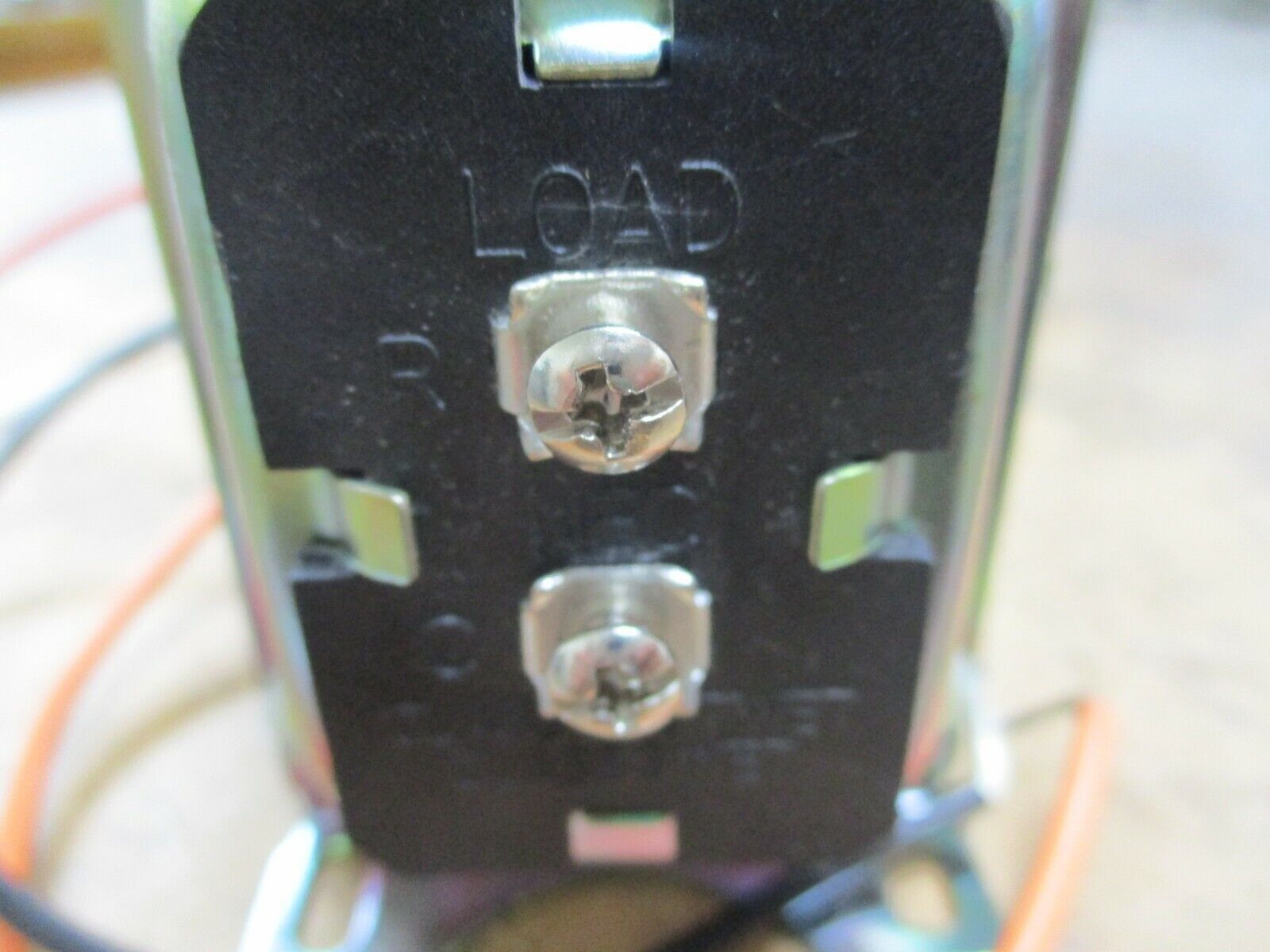 Honeywell Transformer AT140A1018 40VA Pri:120/208/240V Sec: 24V 60Hz Used