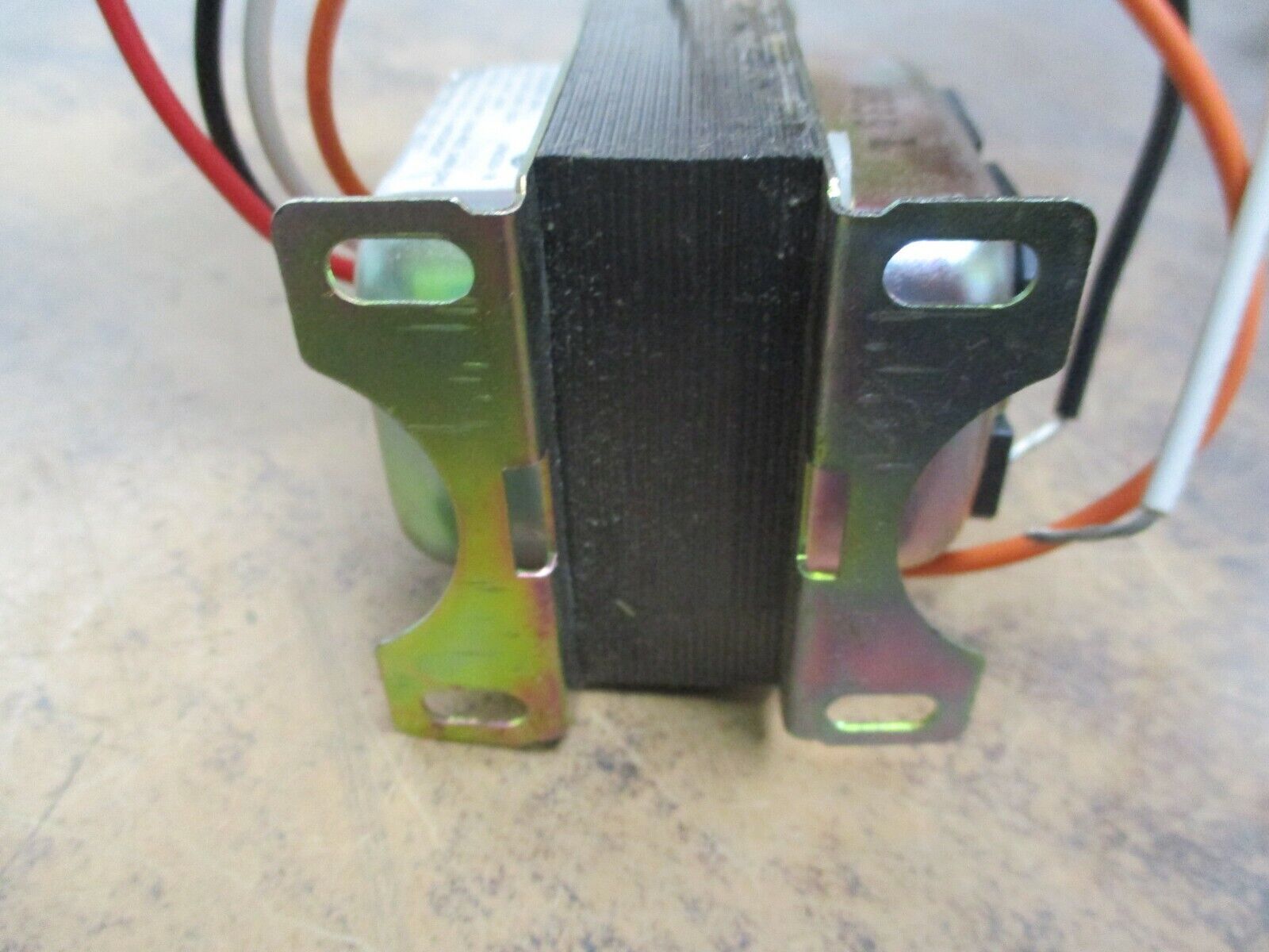 Honeywell Transformer AT140A1018 40VA Pri:120/208/240V Sec: 24V 60Hz Used