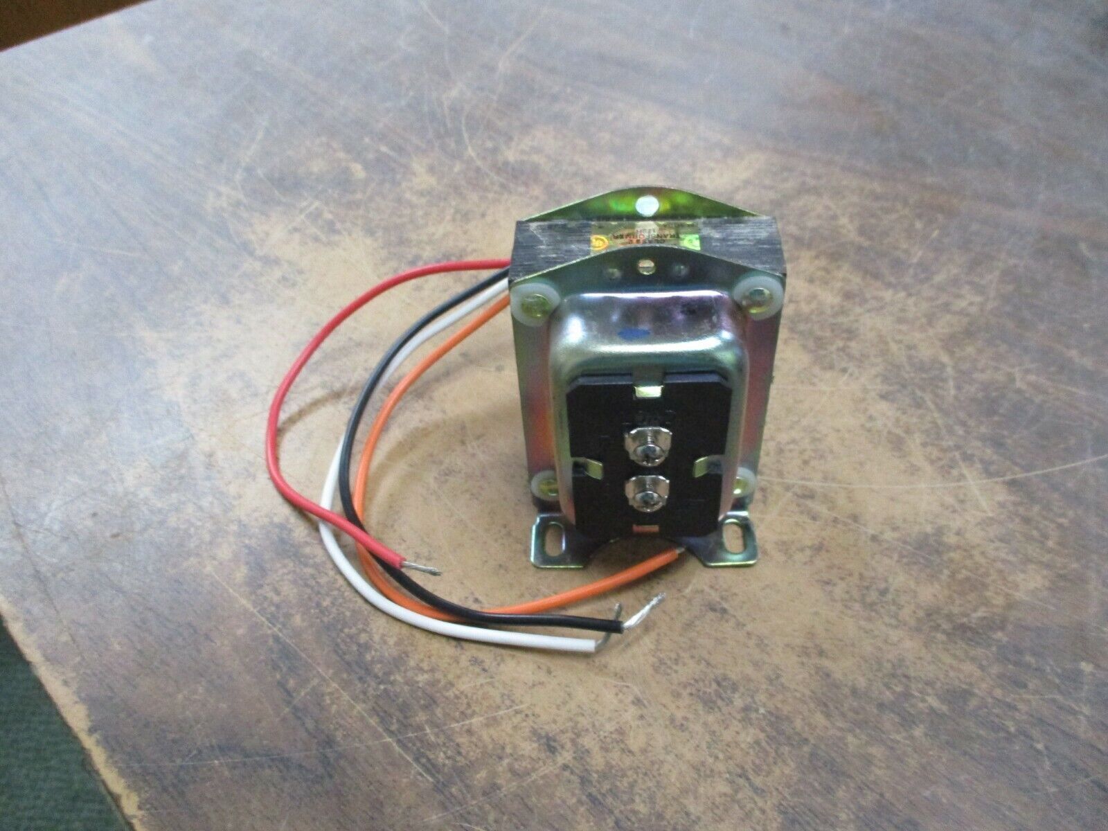 Honeywell Transformer AT140A1018 40VA Pri:120/208/240V Sec: 24V 60Hz Used