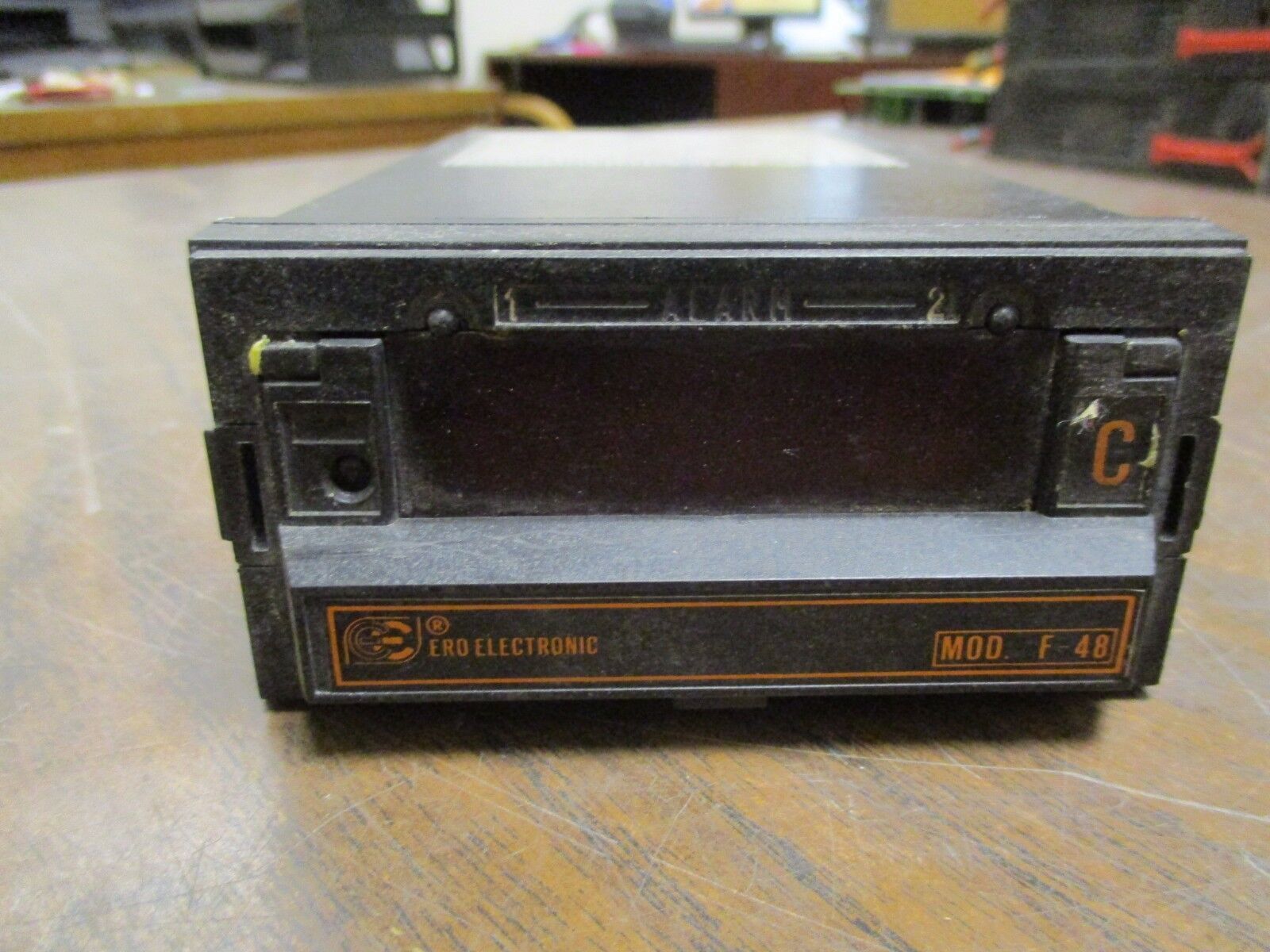 Ero Electronics Temperature Indicator F-48 Input: 0-10VDC Range: 0-100°C, Used