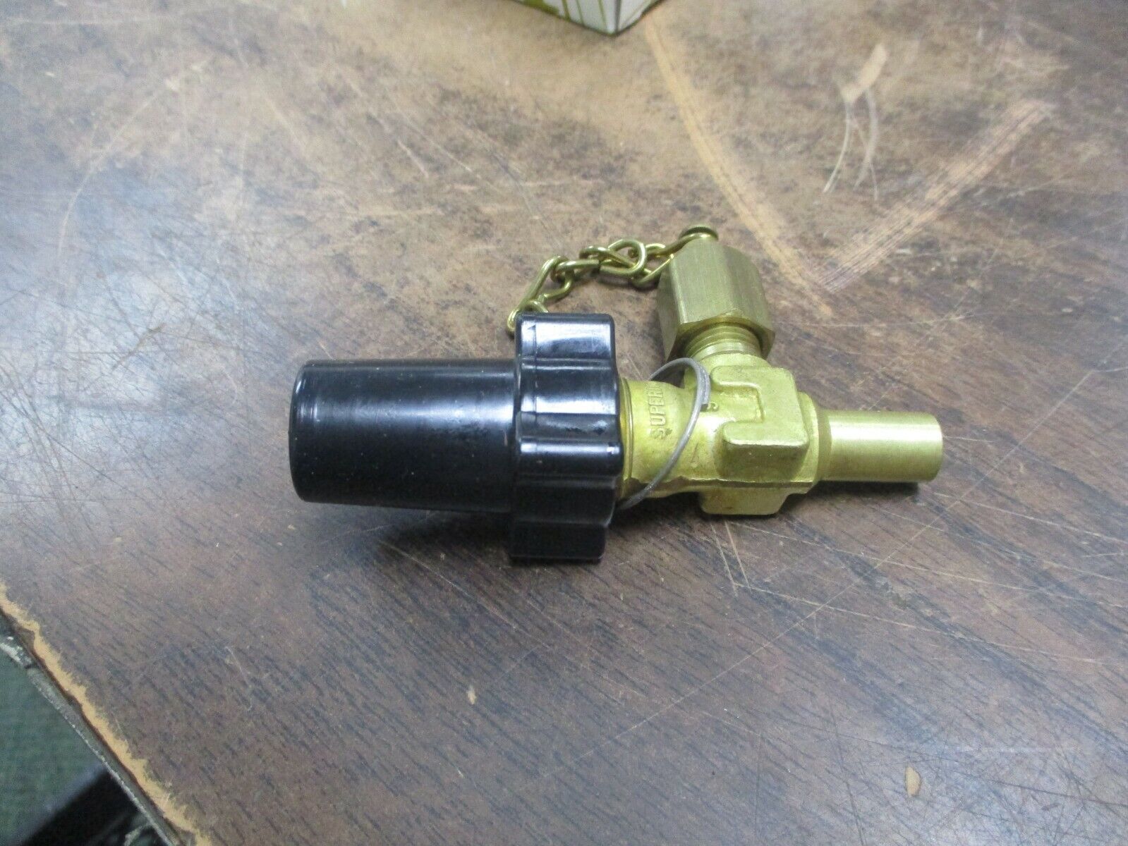 Superior Valve Charge & Purge Packed Valve 617A-4S4 1/4"SAEx1/4"ODS New Surplus