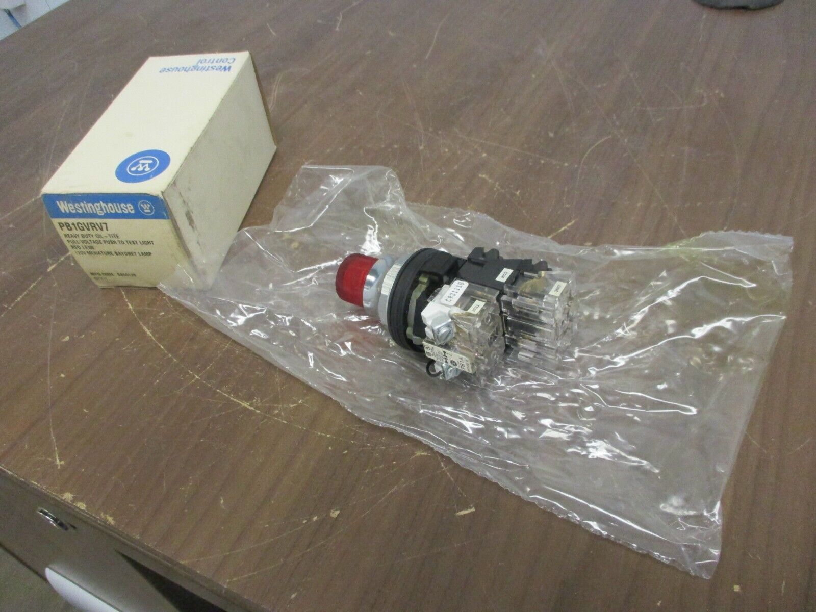 Westinghouse Oil-Tite Full Voltage Push to Test Light PB1GVRV7 Red Lens