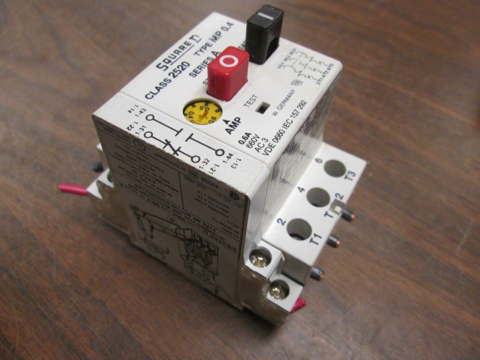 Square D Manual Motor Starter w/ Aux Contact 2520 MP 0.4 0.6A 660V Used