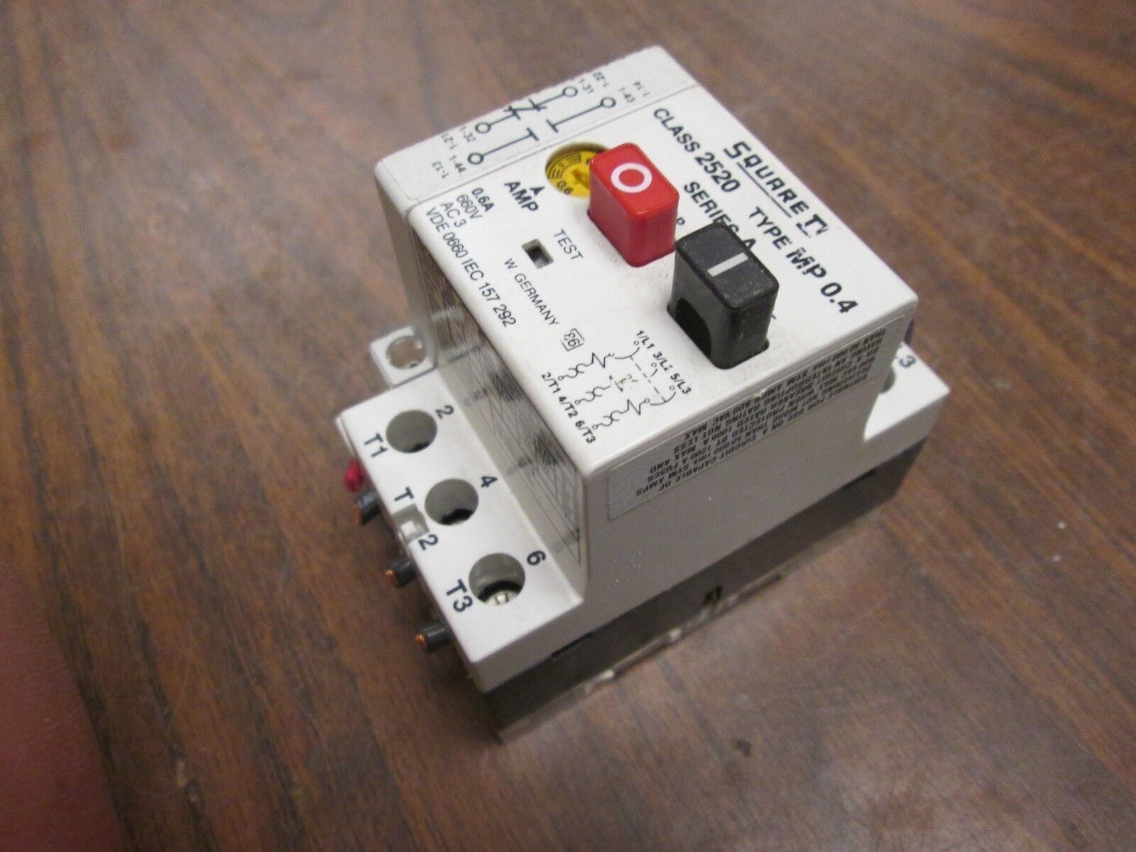 Square D Manual Motor Starter w/ Aux Contact 2520 MP 0.4 0.6A 660V Used