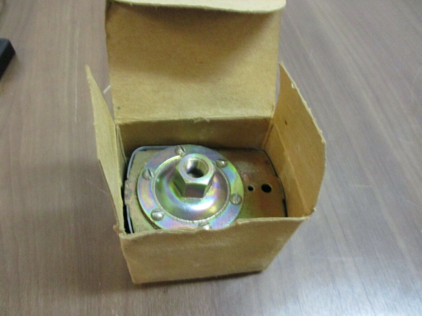 Square D Pressure Switch 9013 FSG-2 2P Close 20 Open 40 New Surplus