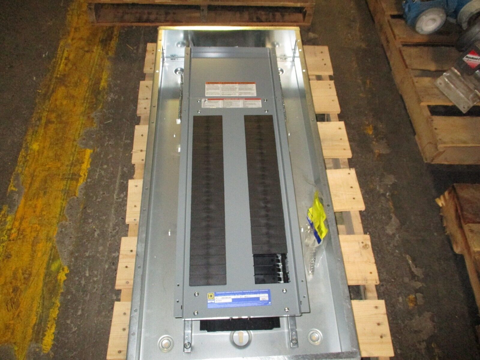Square D NF Panelboard Interior w/ Box & Cover CM440738080120001 Box: MH44 225A